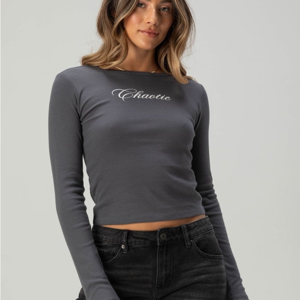 RSQ Womens ‘Chaotic’ Grey Long Sleeve Baby Tee Size XS NWT